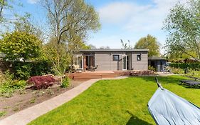Luxury Chalet Near Ouddorp With Garden